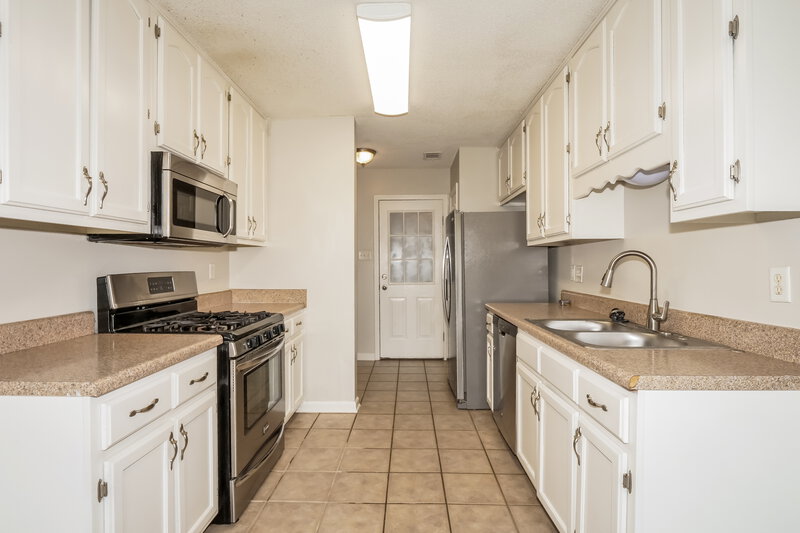 2,000/Mo, 1110 Greenwich Drive Hernando, MS 38632 Kitchen View