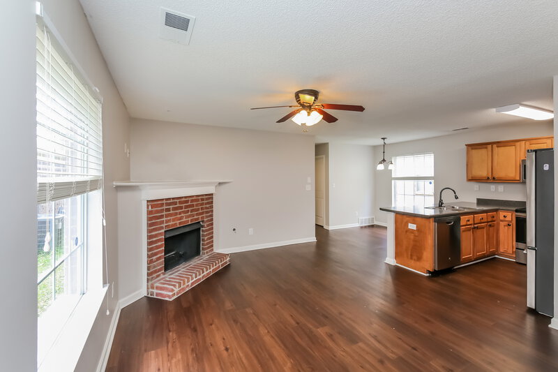 1,535/Mo, 10171 Sterling Ridge Dr Cordova, TN 38018 Living Room View 2