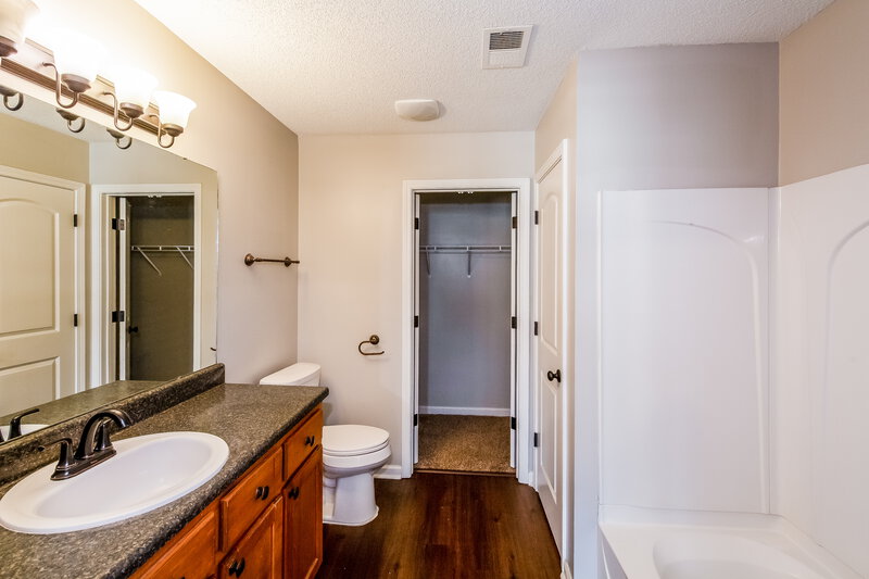 1,535/Mo, 10171 Sterling Ridge Dr Cordova, TN 38018 Main Bathroom View 2
