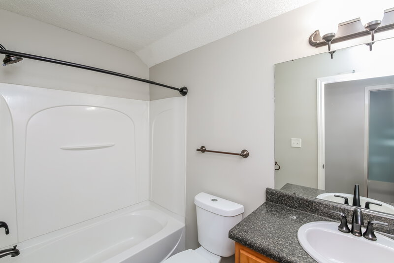 1,535/Mo, 10171 Sterling Ridge Dr Cordova, TN 38018 Bathroom View