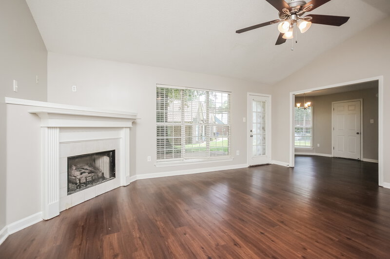 1,915/Mo, 7576 Delta Lakes Blvd Walls, MS 38680 Living Room View 2