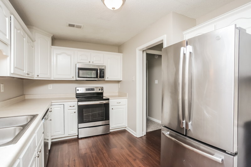 1,915/Mo, 7576 Delta Lakes Blvd Walls, MS 38680 Kitchen View 2