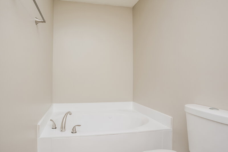 1,915/Mo, 7576 Delta Lakes Blvd Walls, MS 38680 Main Bathroom View