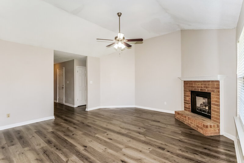 1,805/Mo, 7550 Roundleaf Dr Memphis, TN 38125 Living Room View 2