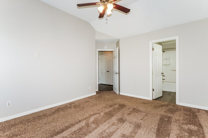 1,805/Mo, 7550 Roundleaf Dr Memphis, TN 38125 Main Bedroom View 2