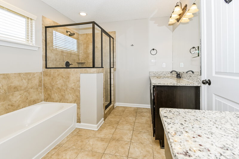 2,940/Mo, 1086 Darren Cir E Cordova, TN 38018 Main Bathroom View