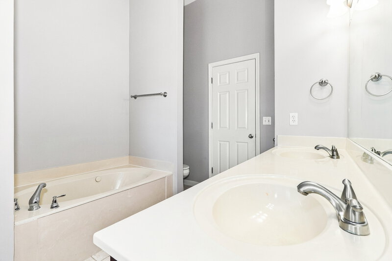 1,960/Mo, 4218 Becky Sue Trl Olive Branch, MS 38654 Primary Bathroom View