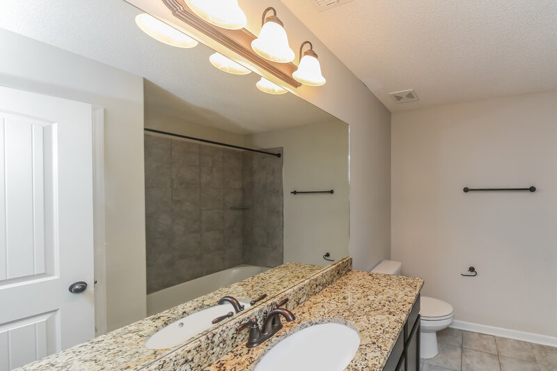 2,080/Mo, 1089 W Carib Loop Cordova, TN 38018 Bathroom View