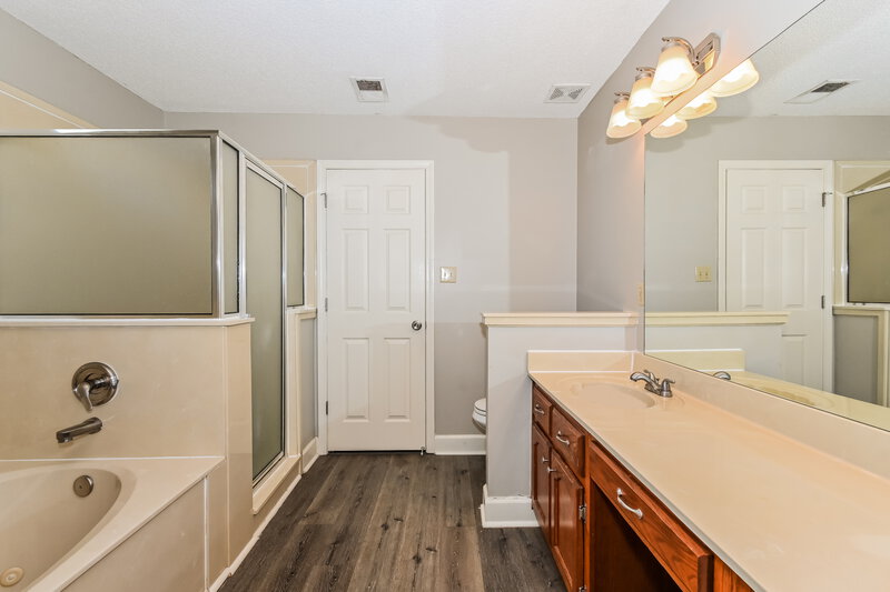 2,095/Mo, 1795 Steeplechase Cove Southaven, MS 38671 Main Bathroom View