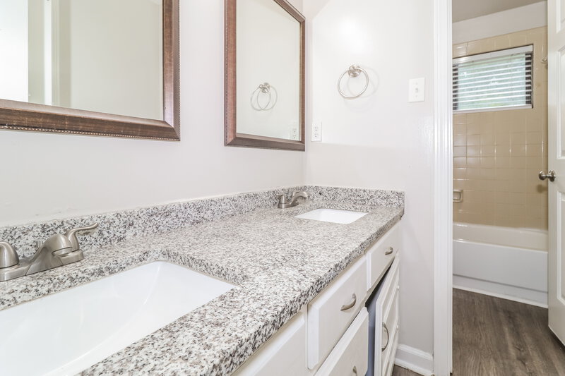 2,295/Mo, 120 Shelley Renee Ln Cordova, TN 38018 Bathroom View