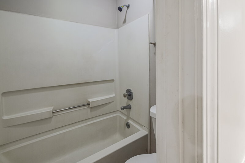 1,755/Mo, 10368 Palmer Cv Olive Branch, MS 38654 Main Bathroom View 2