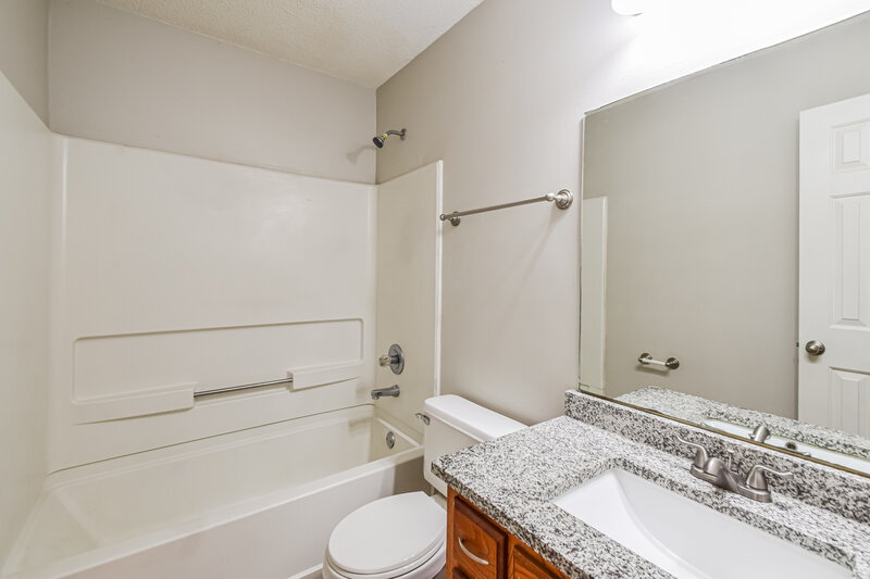 1,755/Mo, 10368 Palmer Cv Olive Branch, MS 38654 Bathroom View