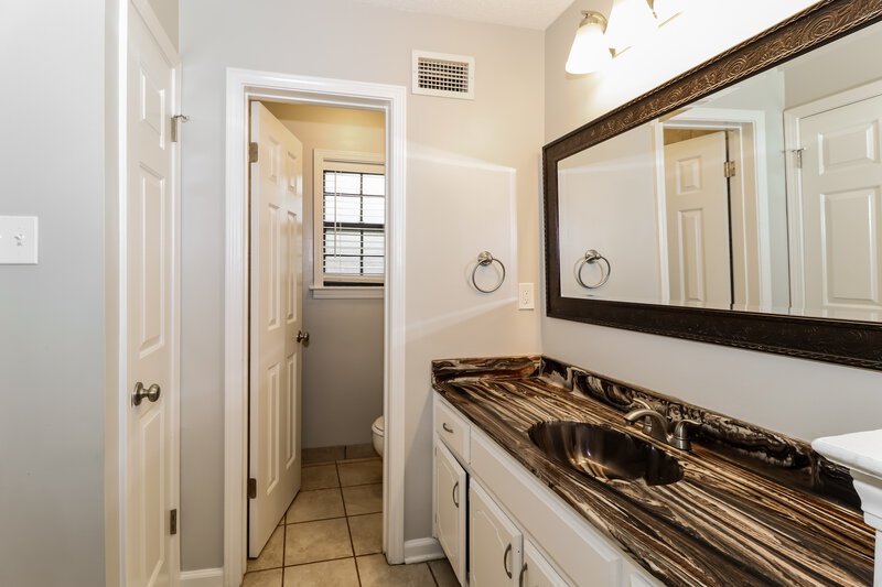 1,720/Mo, 6041 Williams Cv Bartlett, TN 38134 Main Bathroom View