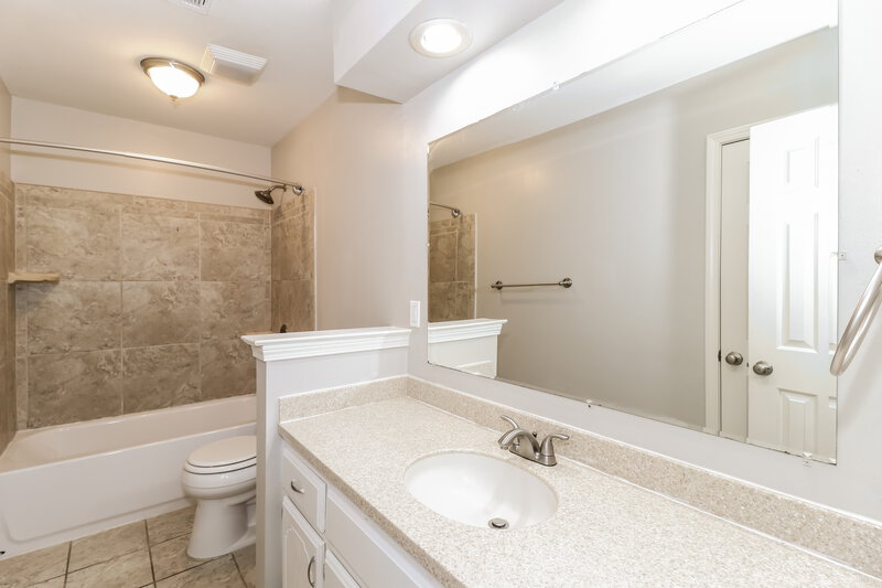 1,720/Mo, 6041 Williams Cv Bartlett, TN 38134 Bathroom View