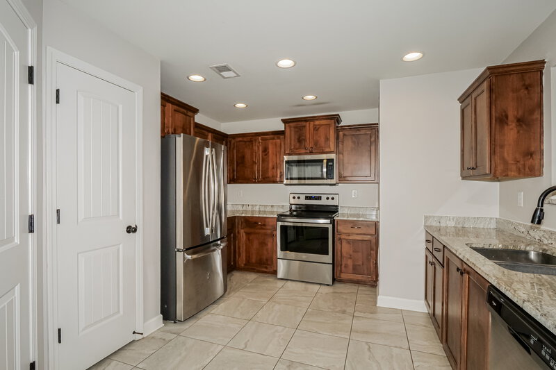 1,905/Mo, 1415 Switzer Cv Southaven, MS 38671 Kitchen View