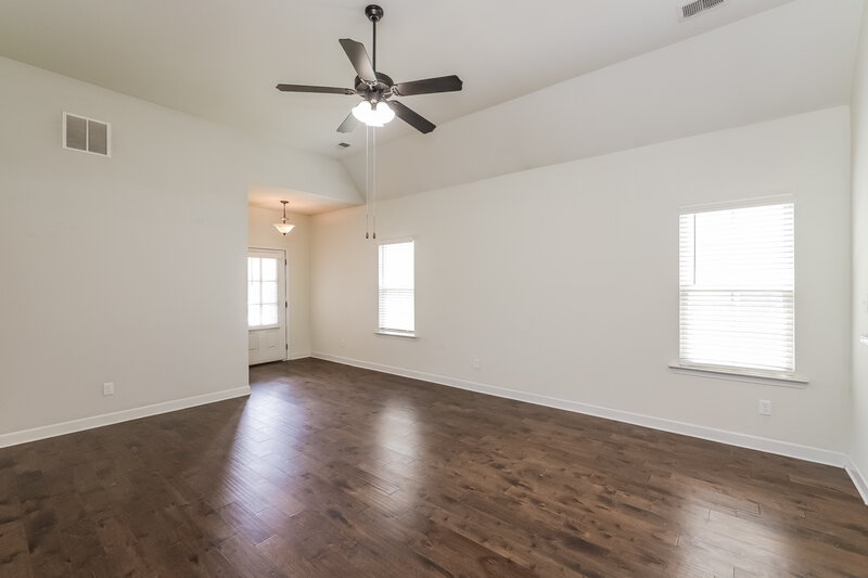 1,985/Mo, 1451 Switzer Cv Southaven, MS 38671 Living Room View 2