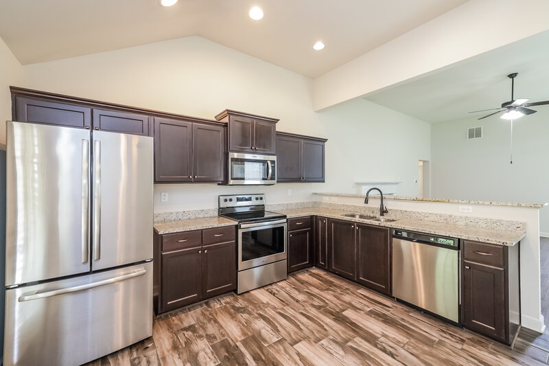 1,985/Mo, 1451 Switzer Cv Southaven, MS 38671 Kitchen View
