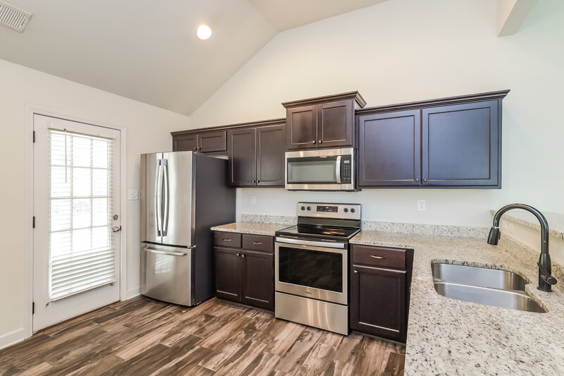 1,985/Mo, 1451 Switzer Cv Southaven, MS 38671 Kitchen View 2