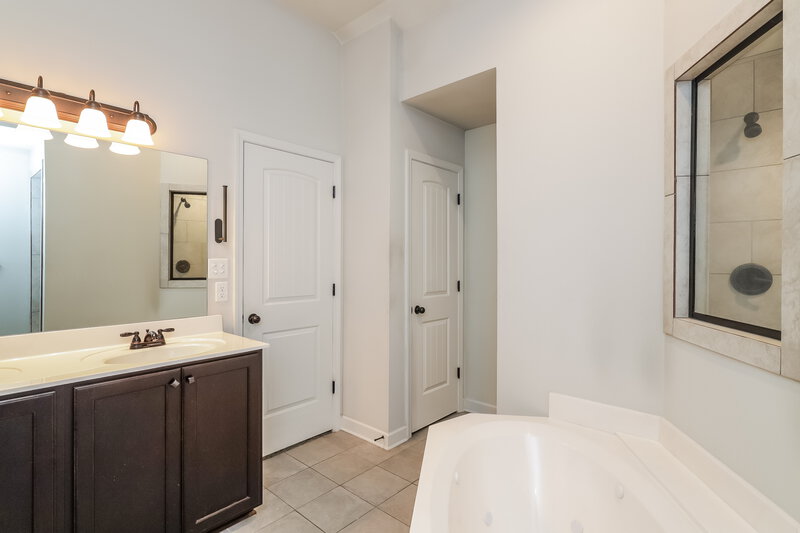 1,985/Mo, 1451 Switzer Cv Southaven, MS 38671 Main Bathroom View 2