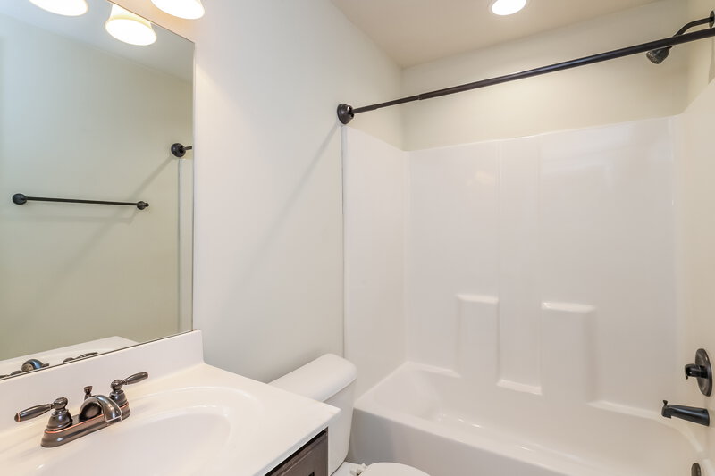 1,985/Mo, 1451 Switzer Cv Southaven, MS 38671 Bathroom View