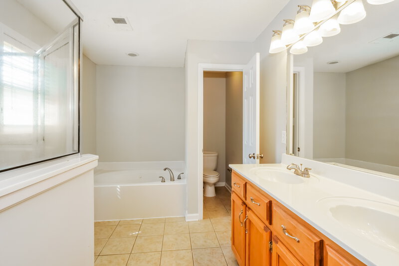 1,950/Mo, 145 Cameron Dr Oakland, TN 38060 Main Bathroom View