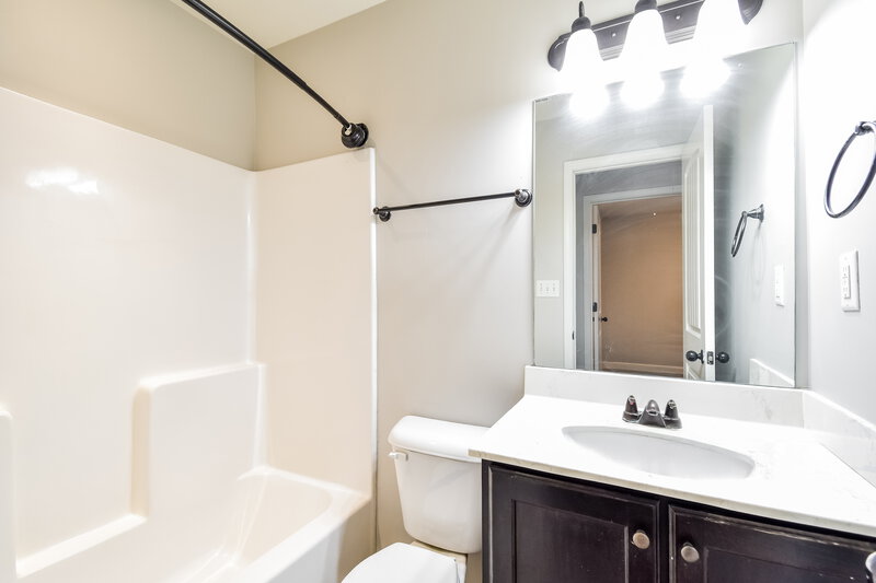 2,070/Mo, 2600 Molly Ln Southaven, MS 38672 Bathroom View