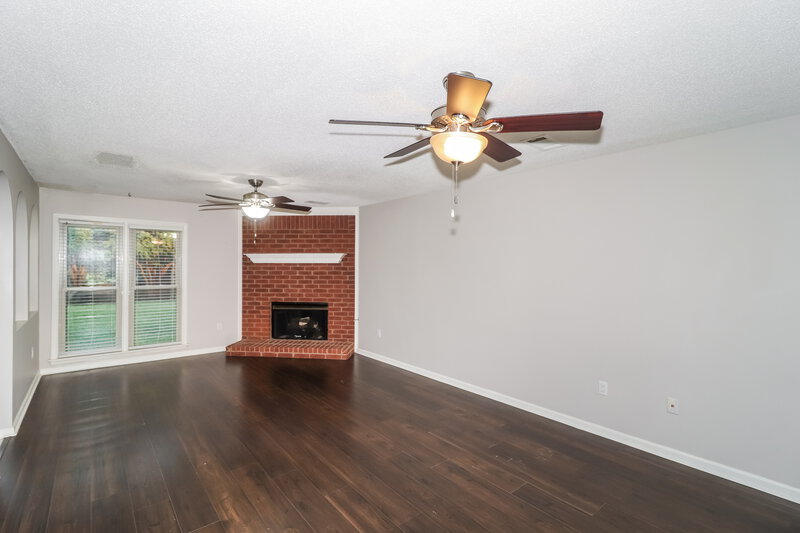 2,125/Mo, 2776 Fletcher Park Cir E Memphis, TN 38016 Living Room View
