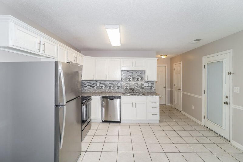 2,125/Mo, 2776 Fletcher Park Cir E Memphis, TN 38016 Kitchen View