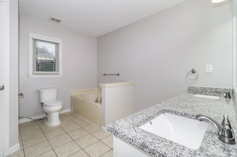 2,125/Mo, 2776 Fletcher Park Cir E Memphis, TN 38016 Main Bathroom View