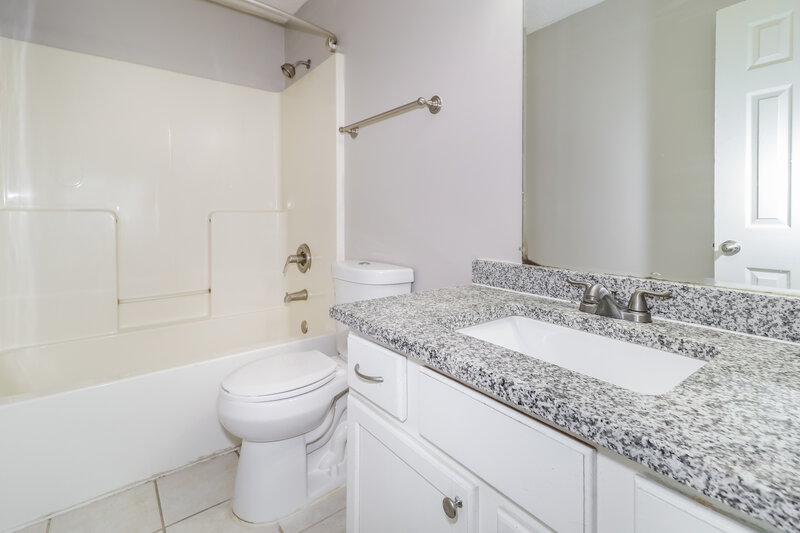 2,125/Mo, 2776 Fletcher Park Cir E Memphis, TN 38016 Bathroom View