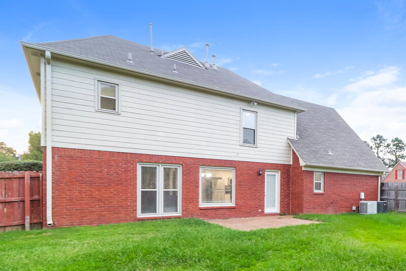 2,125/Mo, 2776 Fletcher Park Cir E Memphis, TN 38016 Rear View