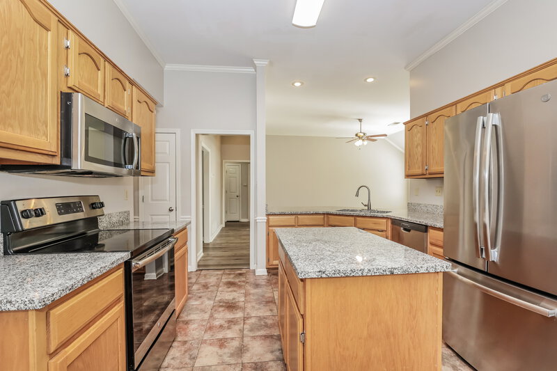 1,930/Mo, 7697 Shadow Fork Ln Arlington, TN 38002 Kitchen View 2