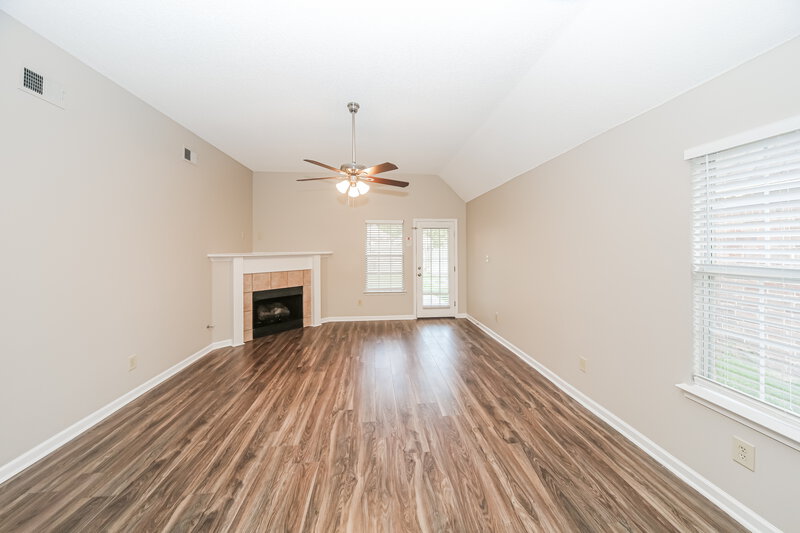 1,760/Mo, 8274 Regal Bend Dr Olive Branch, MS 38654 Living Room View