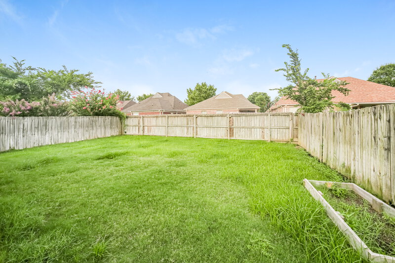 1,760/Mo, 8274 Regal Bend Dr Olive Branch, MS 38654 Backyard View
