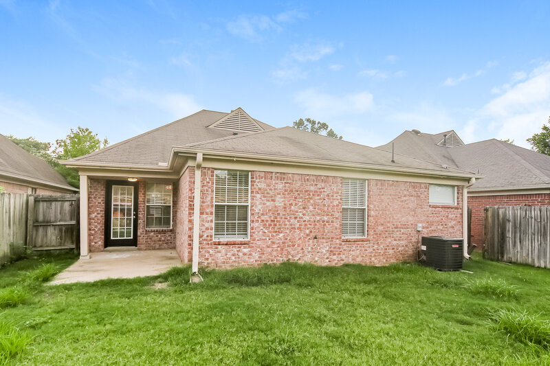 1,760/Mo, 8274 Regal Bend Dr Olive Branch, MS 38654 Rear View