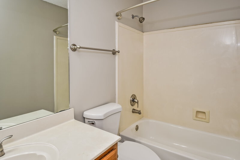 1,675/Mo, 7367 Fox Trace Cv Southaven, MS 38671 Bathroom View