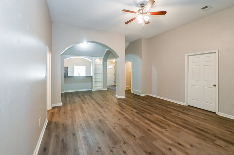 2,080/Mo, 5822 Michaelson Dr Olive Branch, MS 38654 Living Room View 2