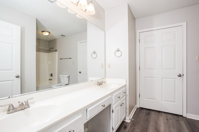 1,865/Mo, 5822 Michaelson Dr Olive Branch, MS 38654 Main Bathroom View 2