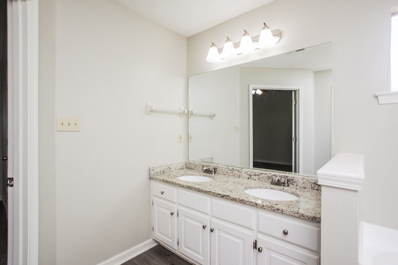 1,865/Mo, 5822 Michaelson Dr Olive Branch, MS 38654 Bathroom View