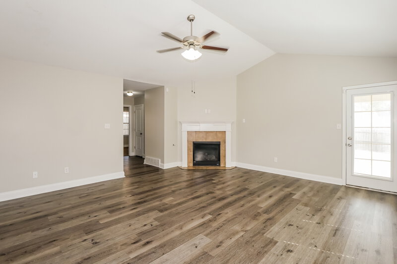 1,960/Mo, 3242 Earlcastle Drive Southaven, MS 38671 Living Room View