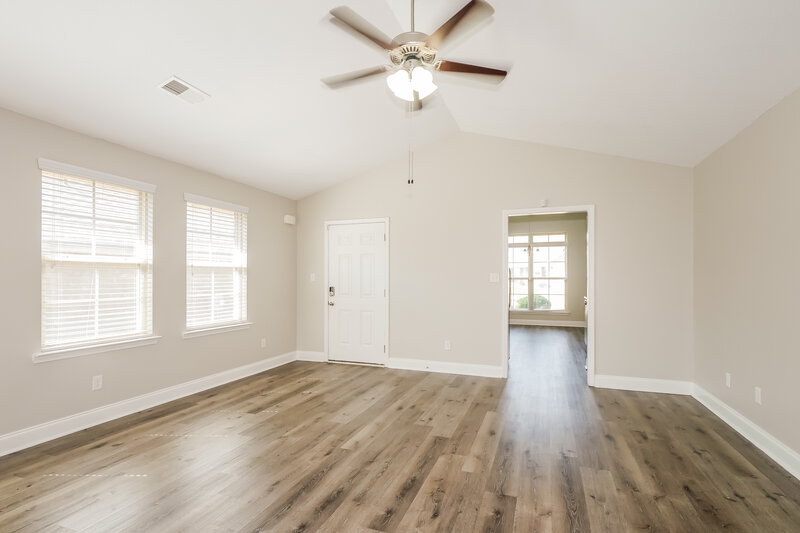1,960/Mo, 3242 Earlcastle Drive Southaven, MS 38671 Living Room View 2