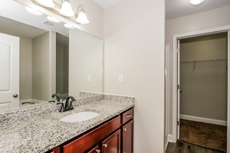 1,960/Mo, 3242 Earlcastle Drive Southaven, MS 38671 Main Bathroom View
