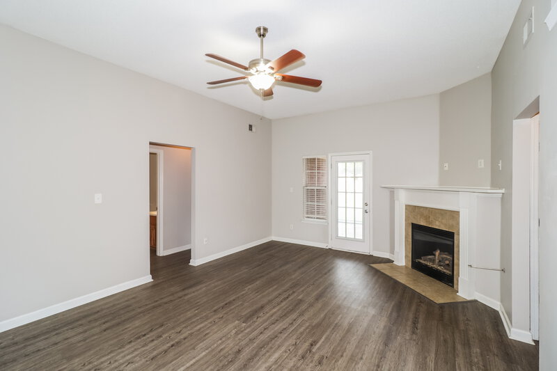 1,995/Mo, 5760 Landau Dr Southaven, MS 38671 Living Room View 2