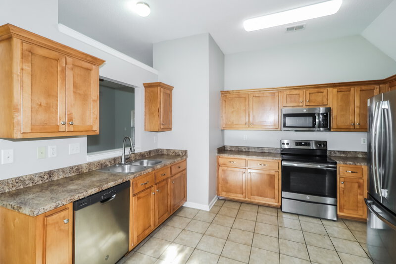 1,995/Mo, 5760 Landau Dr Southaven, MS 38671 Kitchen View 2