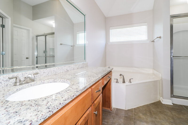 1,995/Mo, 5760 Landau Dr Southaven, MS 38671 Main Bathroom View