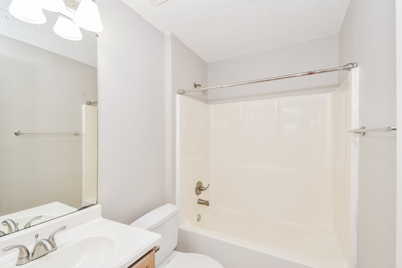 1,755/Mo, 9296 Brooks Dr Olive Branch, MS 38654 Main Bathroom View