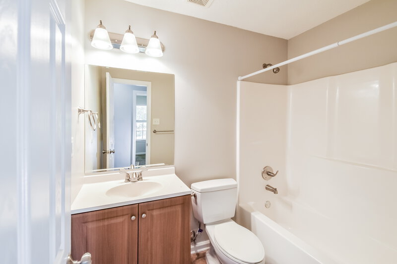1,755/Mo, 9296 Brooks Dr Olive Branch, MS 38654 Bathroom View
