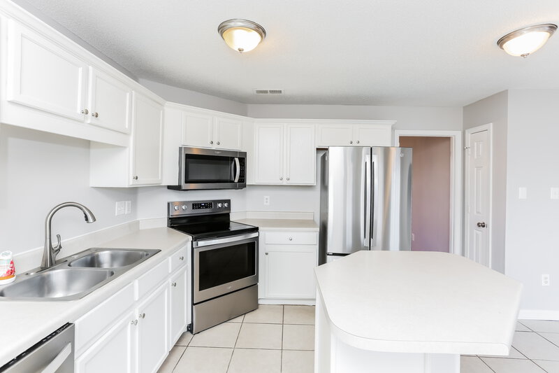 2,135/Mo, 12800 Fox Bend Ln Olive Branch, MS 38654 Kitchen View 2