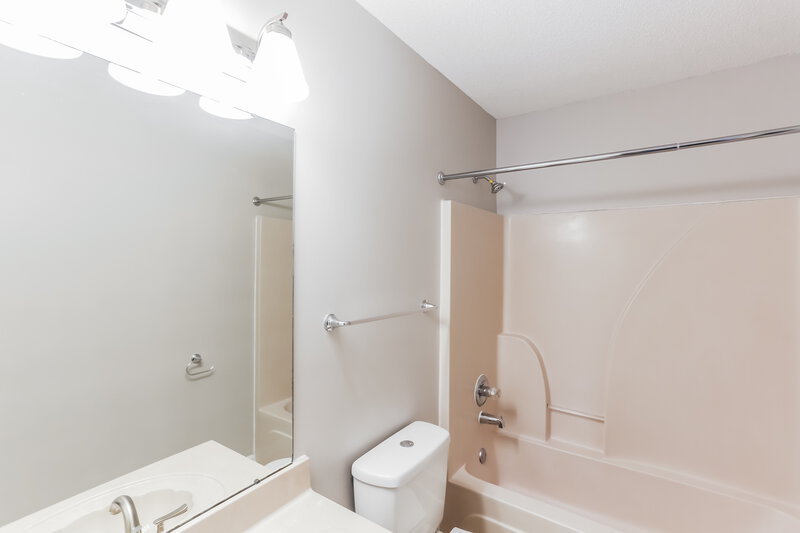 2,135/Mo, 12800 Fox Bend Ln Olive Branch, MS 38654 Bathroom View