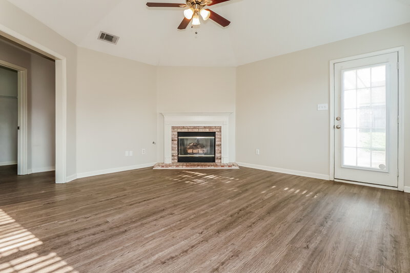 1,855/Mo, 10104 Cross Hill Rd Cordova, TN 38018 Living Room View 2